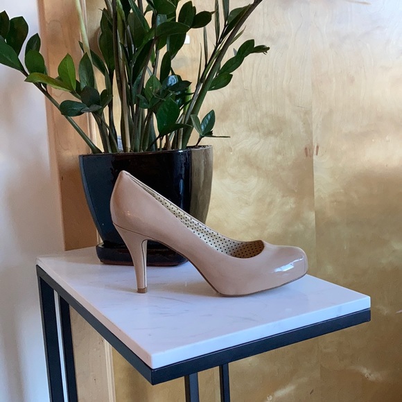 Madden Girl Shoes - Madden Girl Nude Heels (Size 7.5)
